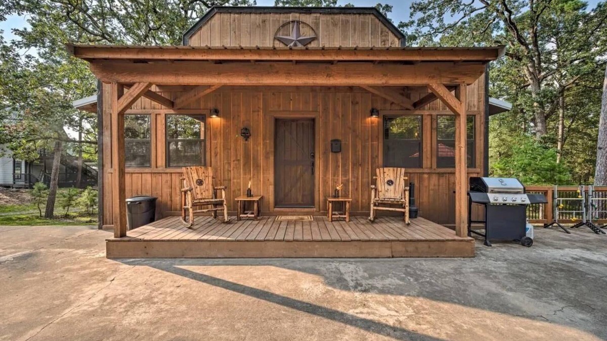 Broken Bow Cabin | Western Daze in Broken Bow ~ New Listing Special! Hot tub & centrally located.