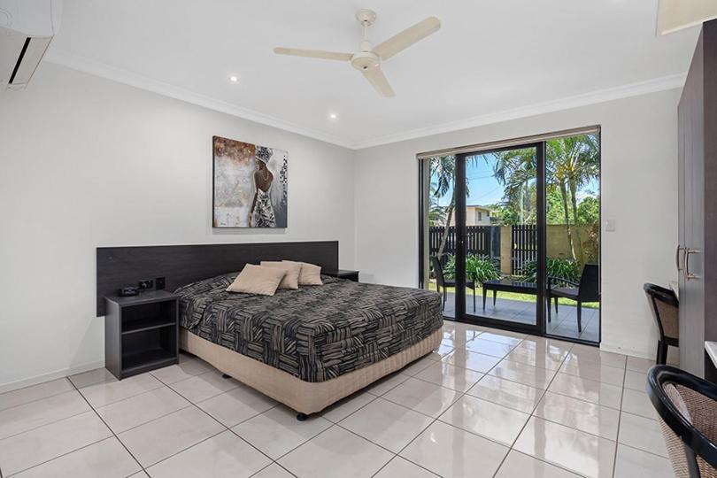 Emerald Hotel | Western Gateway Motel and Apartments
