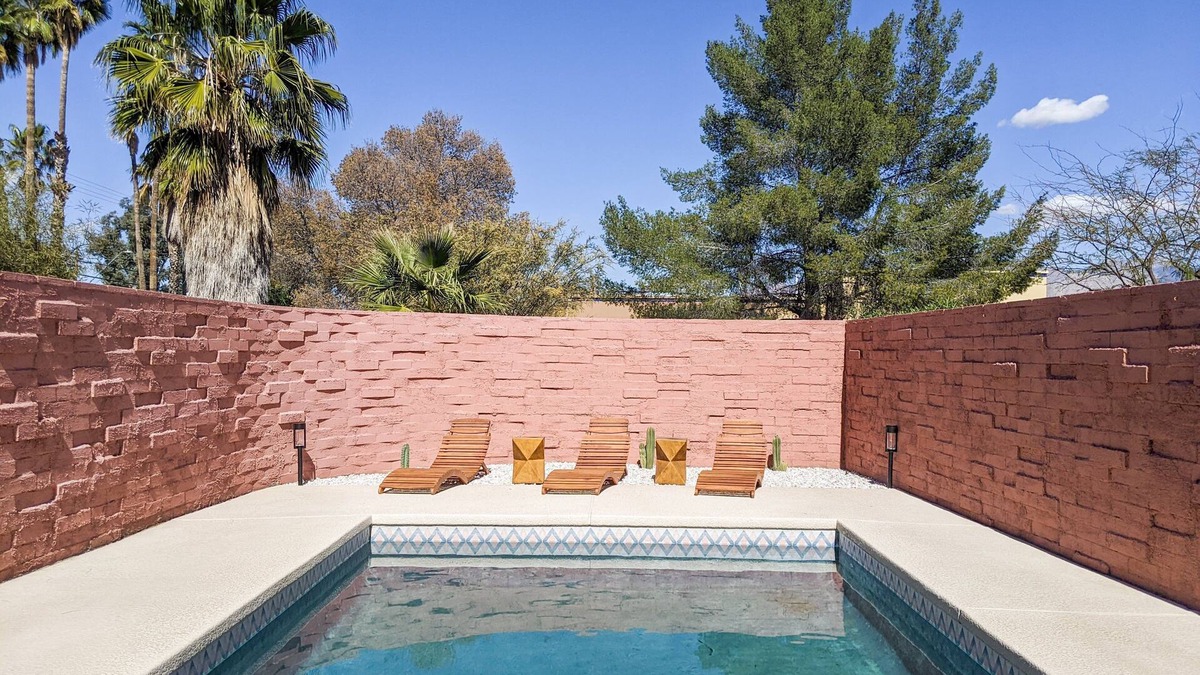 Blenman-Elm House | Western Moon - Private Retreat with Pool and Hot Tub