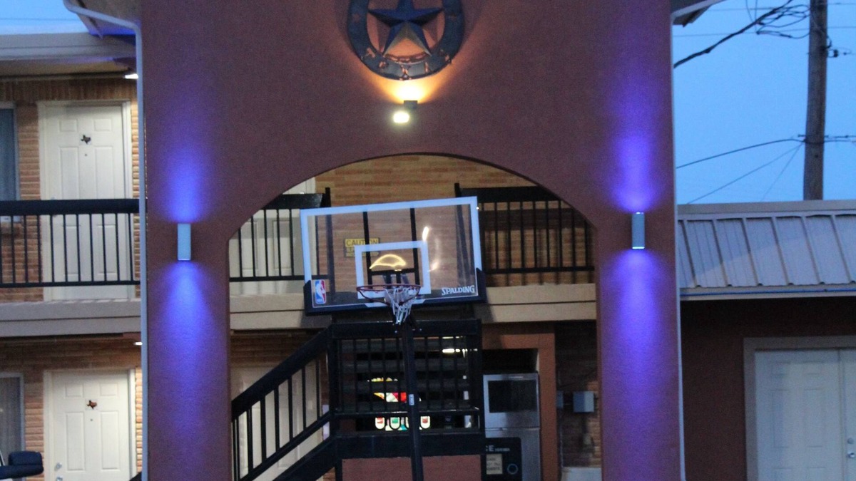 Shamrock Hotel | Western Motel
