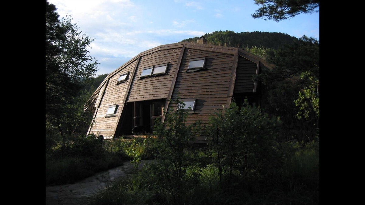 Masfjorden House | Western Norway. Unusual architect-designed cottage. Peaceful surroundings. Near water.
