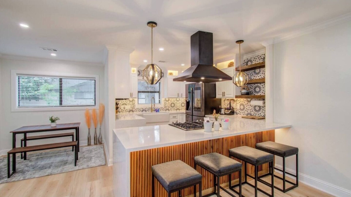 Spring Branch Central House | Western Oaks Retreat