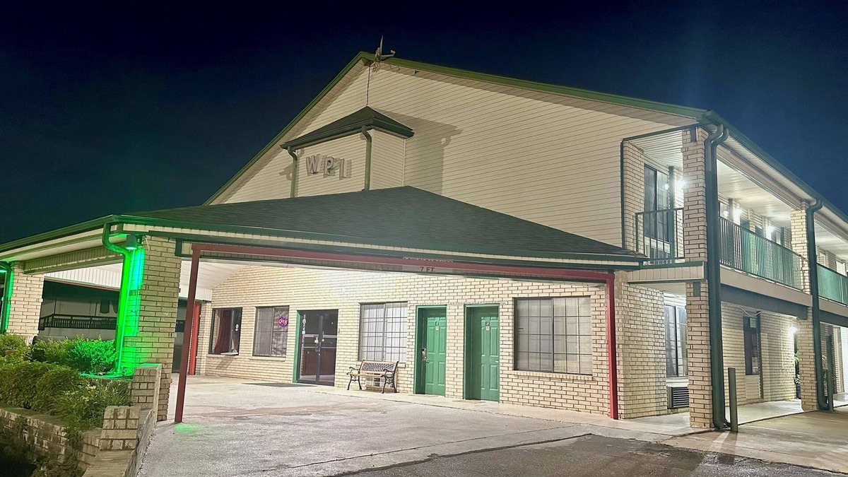 De Queen Hotel | Western Plaza Inn