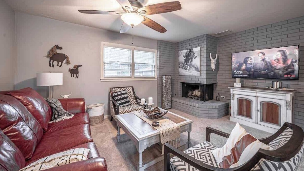 Lubbock House | Western Reunion - 2BR 1BA - Clean, Quiet, Safe