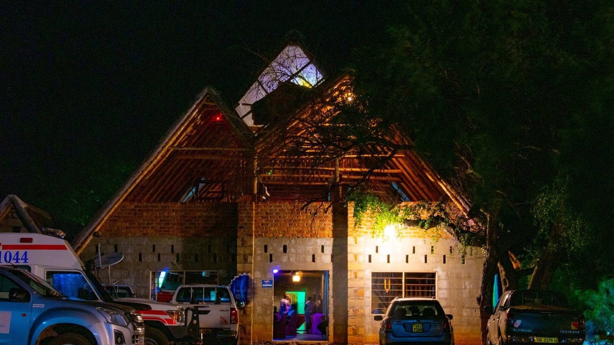 Western Uganda National Parks Hotel | Western Sands Hotel