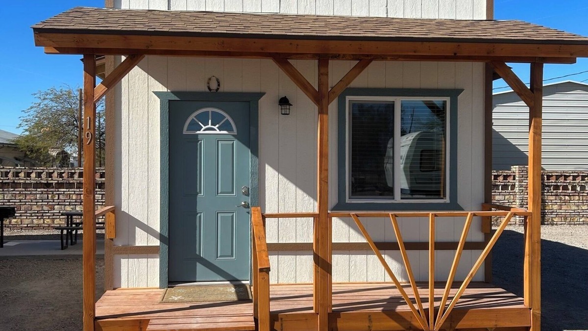 Quartzsite Cabin | Western Themed Cabin