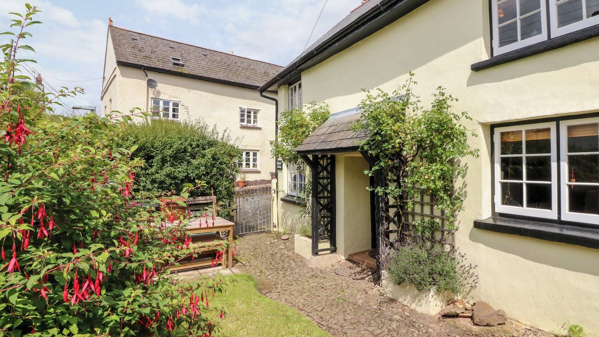 Worlington Cottage | WESTGATE COTTAGE, pet friendly, character holiday cottage in Lapford