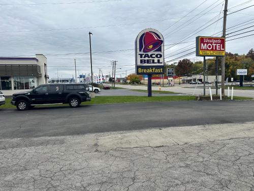 Austintown Hotel | Westgate Manor Motel Youngstown Austintown OHIO