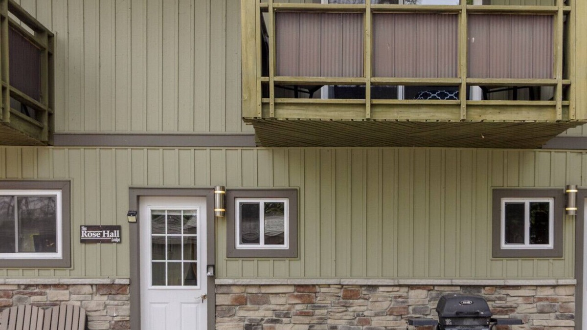 Bloomfield House | Westlake Cottages The Rosehall PEC Waterfront Stay