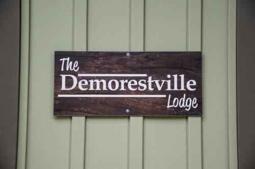 Bloomfield House | Westlake Demorestville Cottage