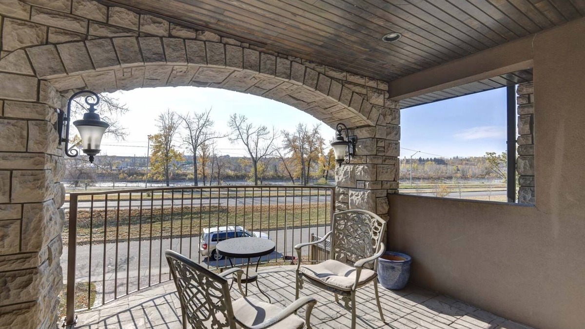 Kensington House | Westmount River Inn