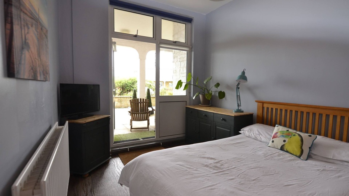 West Bay Apartment | Westpoint Apartments - Apartment 6 Dog Friendly