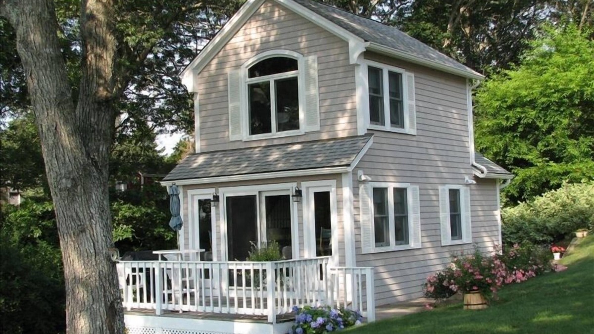 Westport Cottage | Westport Ma - Beautiful Waterfront Cottage Walk to Vineyard