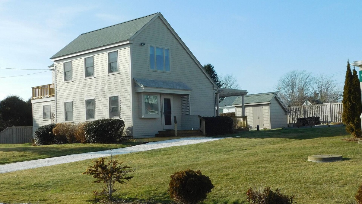 Adamsville Cottage | Westport, Ma East Beach location.