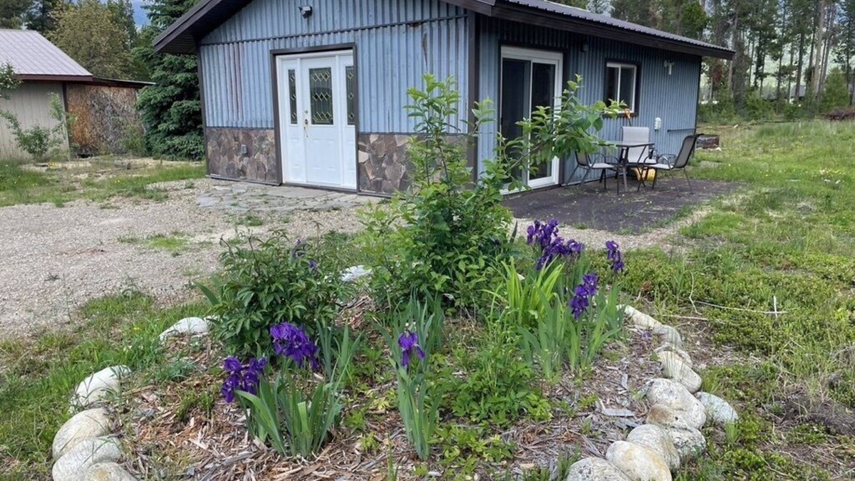 Valemount Cottage | Westridge Guest House