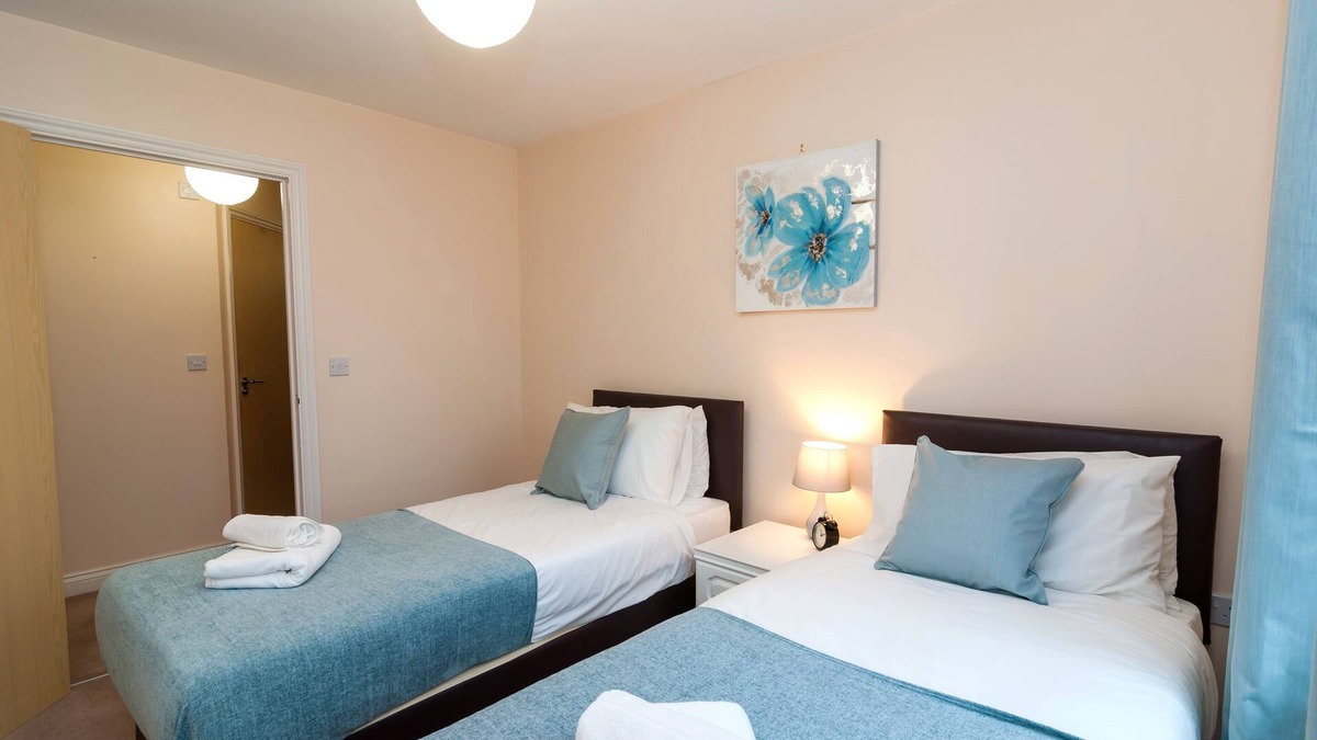 Basingstoke Apartment | Westside Apartments :Cosy 2 Bed 2 Bath Flat