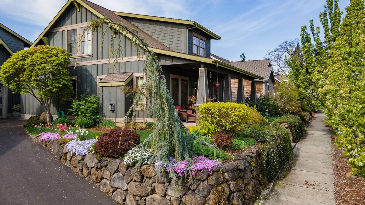 Hood River House | Westside Hood River! Great Location!