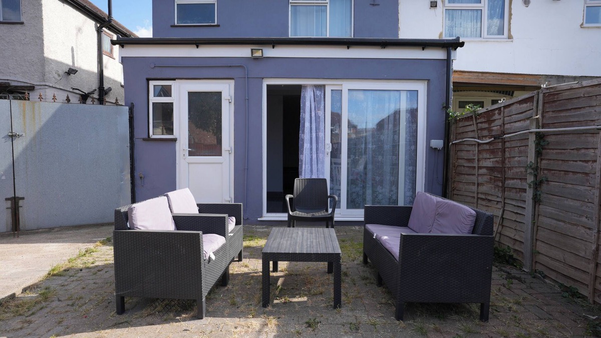 Cranford House | Westwick Gardens Retreat - 4 Bedroom House