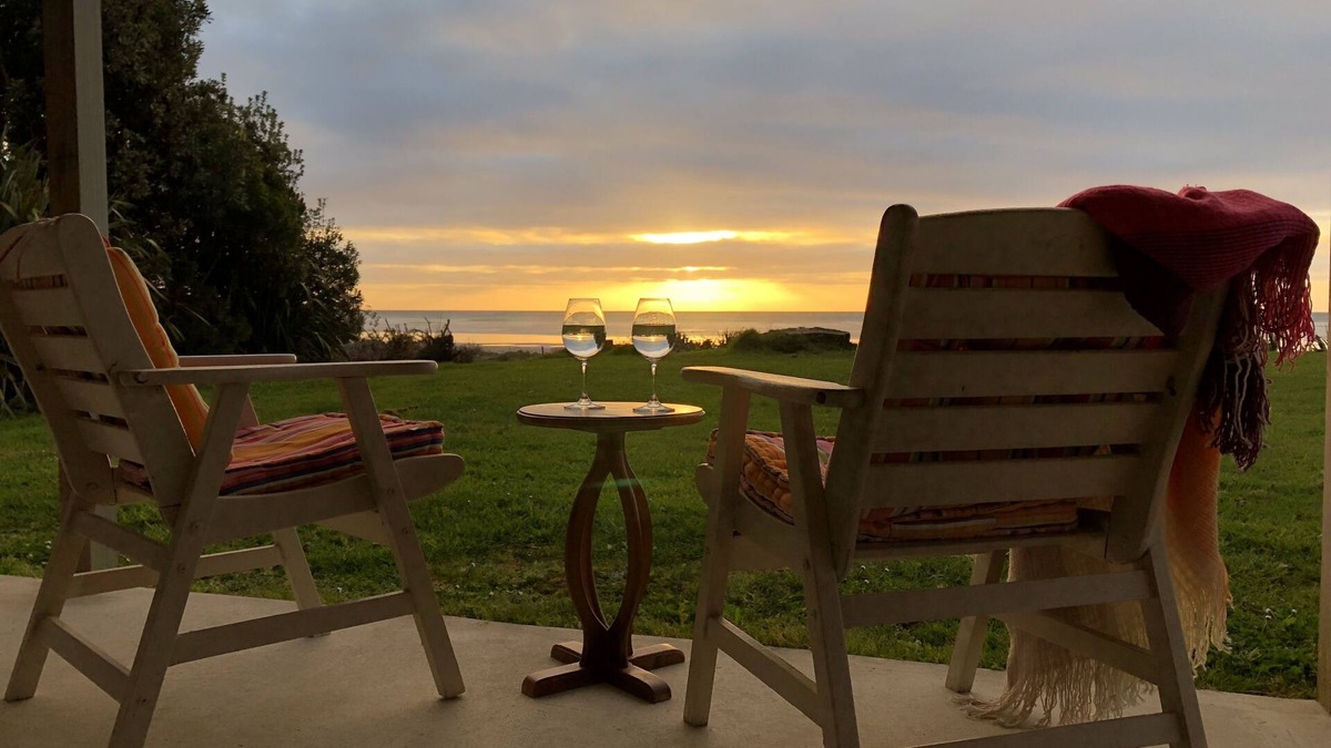 Charleston House | Westwood Beach Cottage.Minutes from the Beach