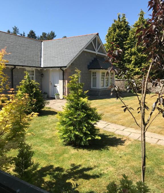 Aboyne House | Westwood Cottage