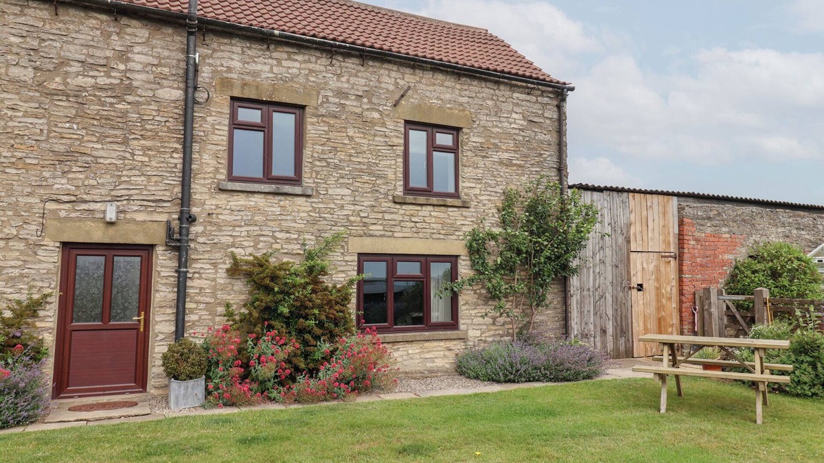Scawton Cottage | WETHERCOTE COTTAGE, pet friendly, with a garden in Helmsley