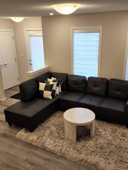 Northwest Calgary Apartment | Wezi Taylor Oasis- 3 bedroom home