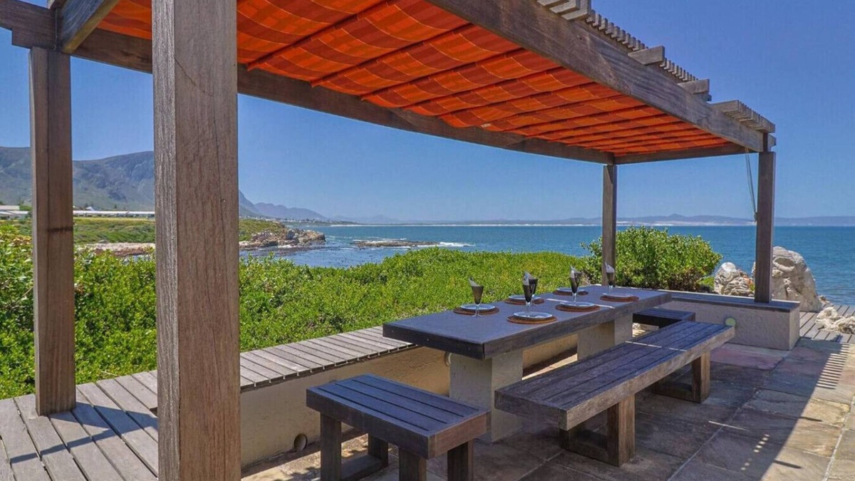 Hermanus Villa | Whalehaven Villa - Oceanfront bliss with pool