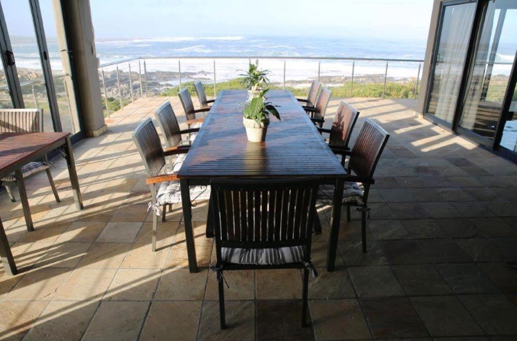 Sandbaai Villa | Whalesong Villa