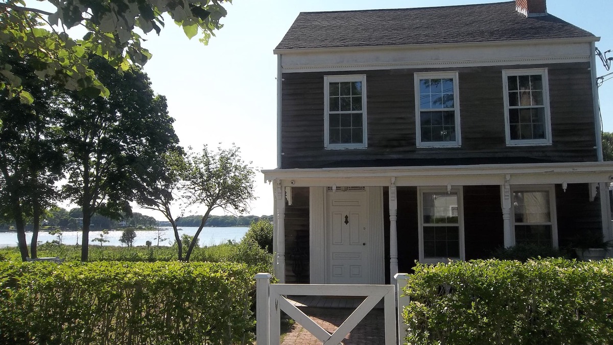 Sag Harbor Apartment | Whaling Captain Pierson's Apartment TOO