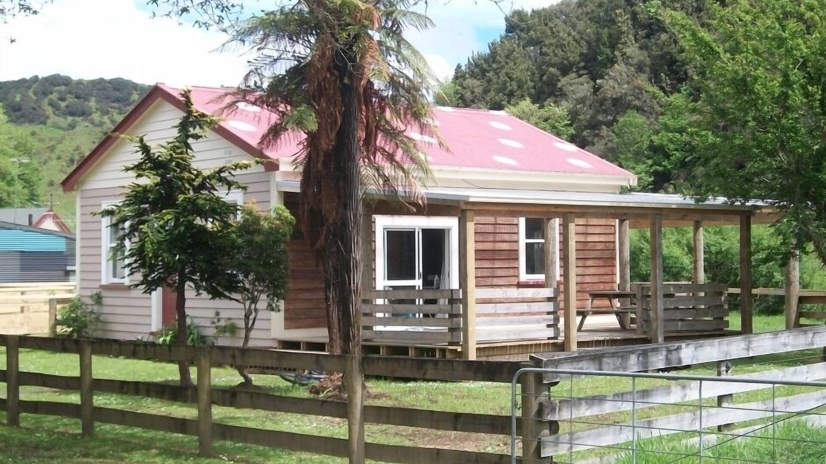 Whangamomona House | Whanga Bridge House on the Forgotten World Highway