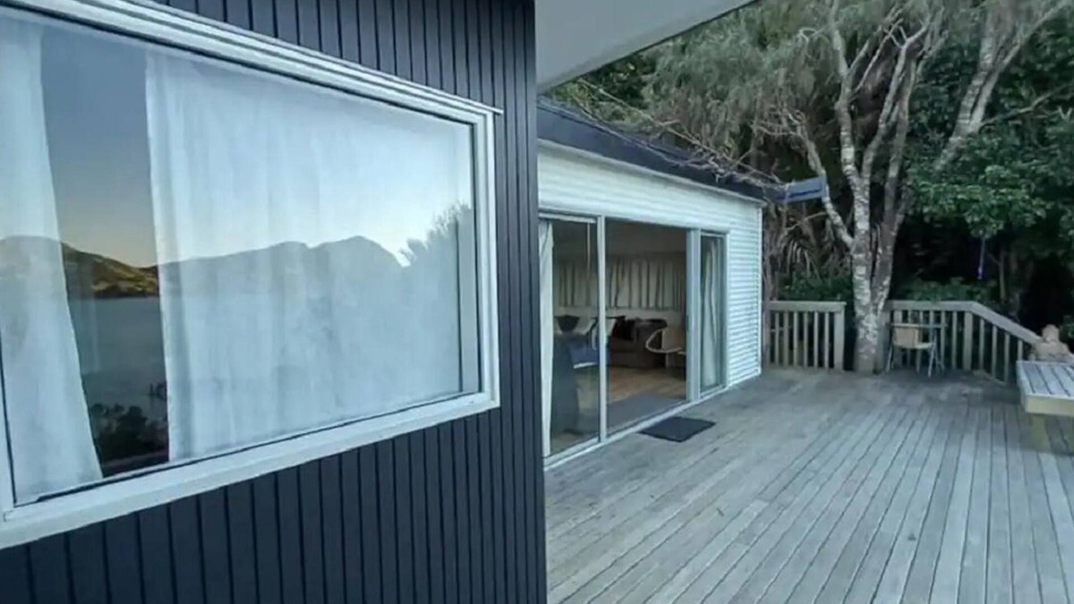 Port Charles House | Whare Rawhiti ~ Port Charles - Spectacular views