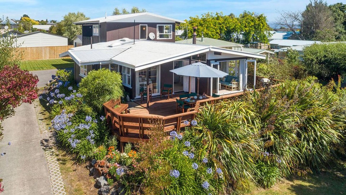 Wharewaka Cottage | Wharewaka Hideaway - Wharewaka Holiday Home
