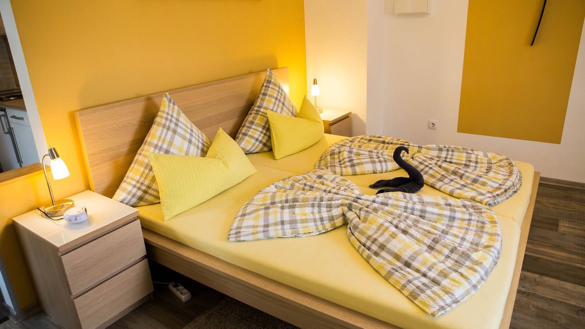 Treppendorf Apartment | Wheat room - modern furnished apartment near Thomann music store
