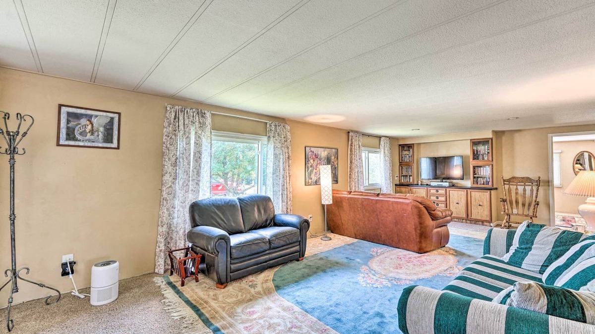 Wheatland House | Wheatland Wyoming 3 bed, 2 bath Rec.and Relaxation