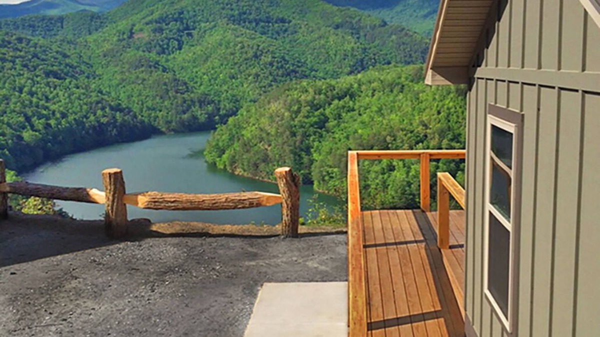 Bryson City Cabin | Wheelchair Access-Breathtaking Views of Mountains & Lake-New Reno-Fragrance Free