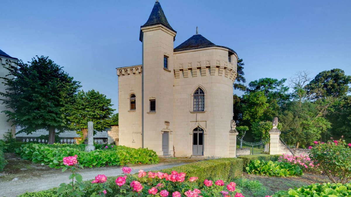 Candes-Saint-Martin House | When heritage, art and well-being meet