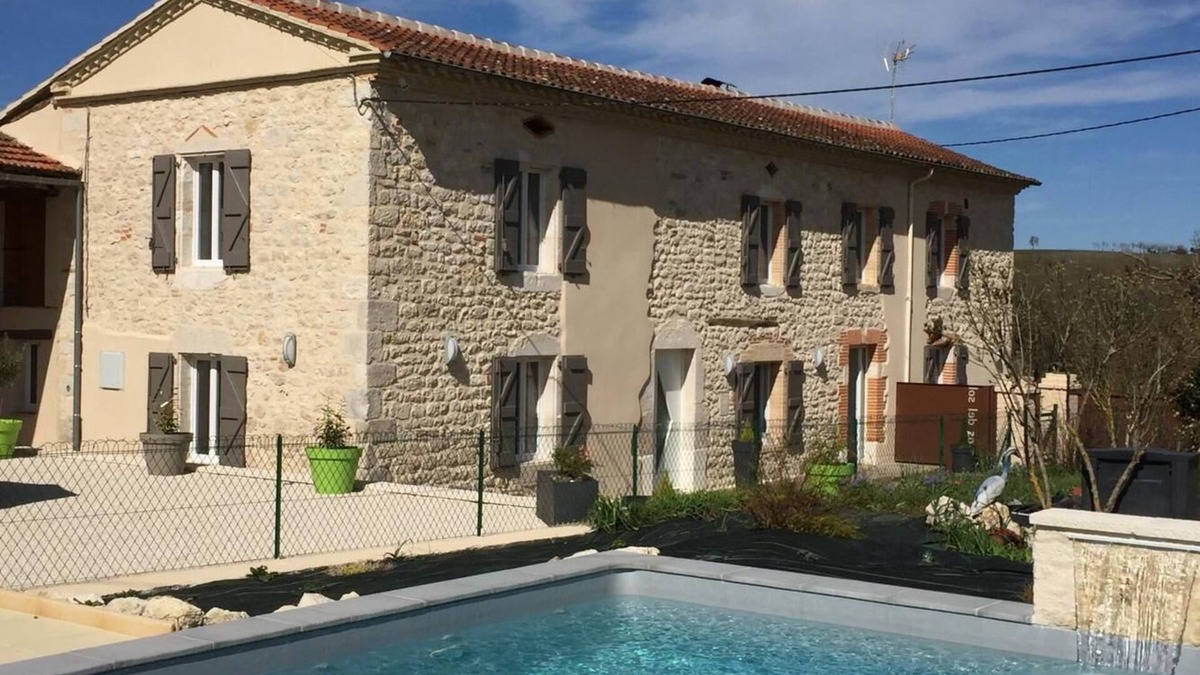Cahuzac-sur-Vere Cottage | When it comes to B&Bs in the heart of the vineyards, this one's got it all!