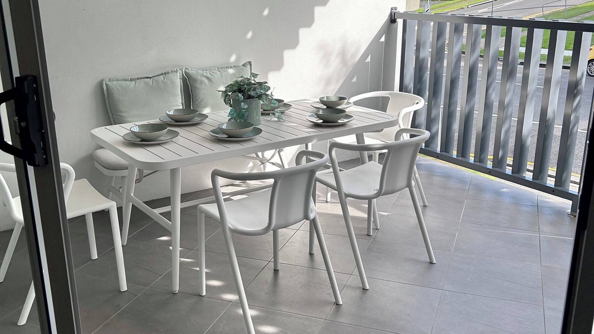 Manly Apartment | When size does matter! and a great location to