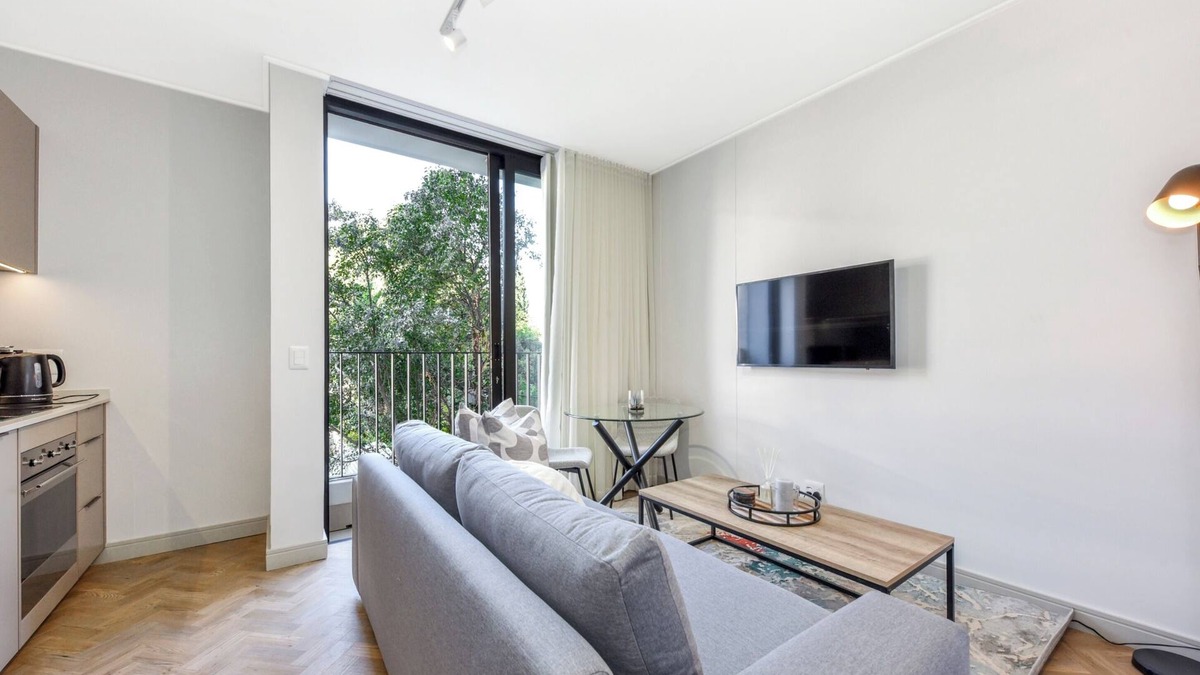 Greater Johannesburg Metropolitan Area Apartment | Where Business Meets Pleasure, Luxe Retreat