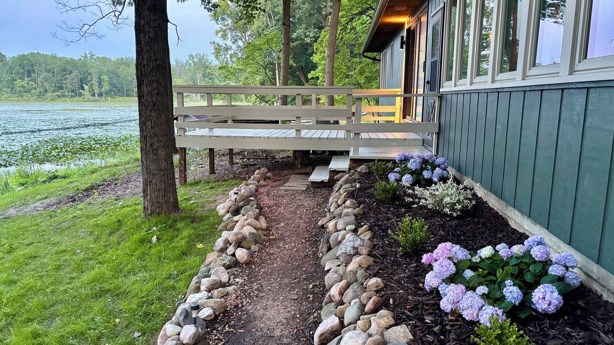 Three Rivers House | Where Convenience meets Cozy: The Lily Pad lakefront house in Three Rivers.