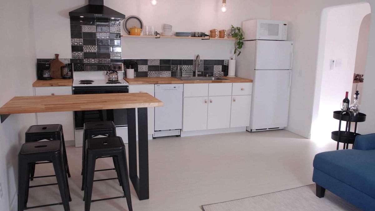 East End Apartment | Where east foothills meet downtown- Beautifully designed one bedroom apartment.