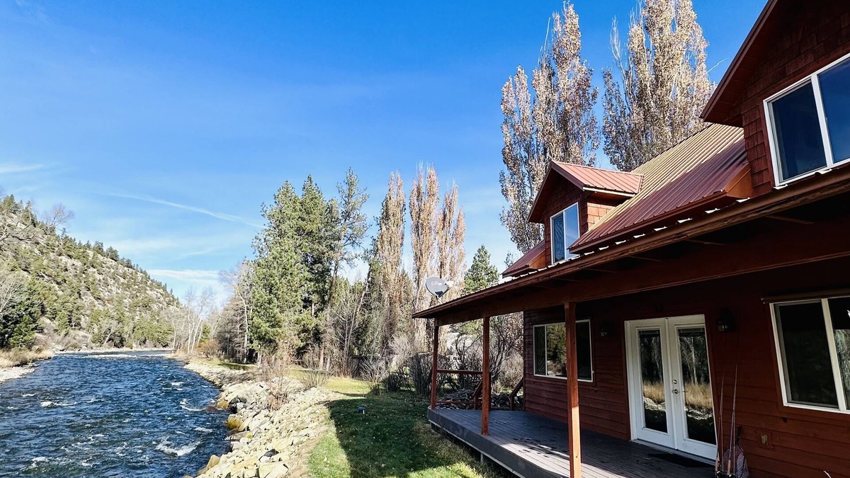 Columbus Cabin | Where The Wild Things Are- Blue Ribbon Fly Fishing Cabin & No Lift Line Skiing