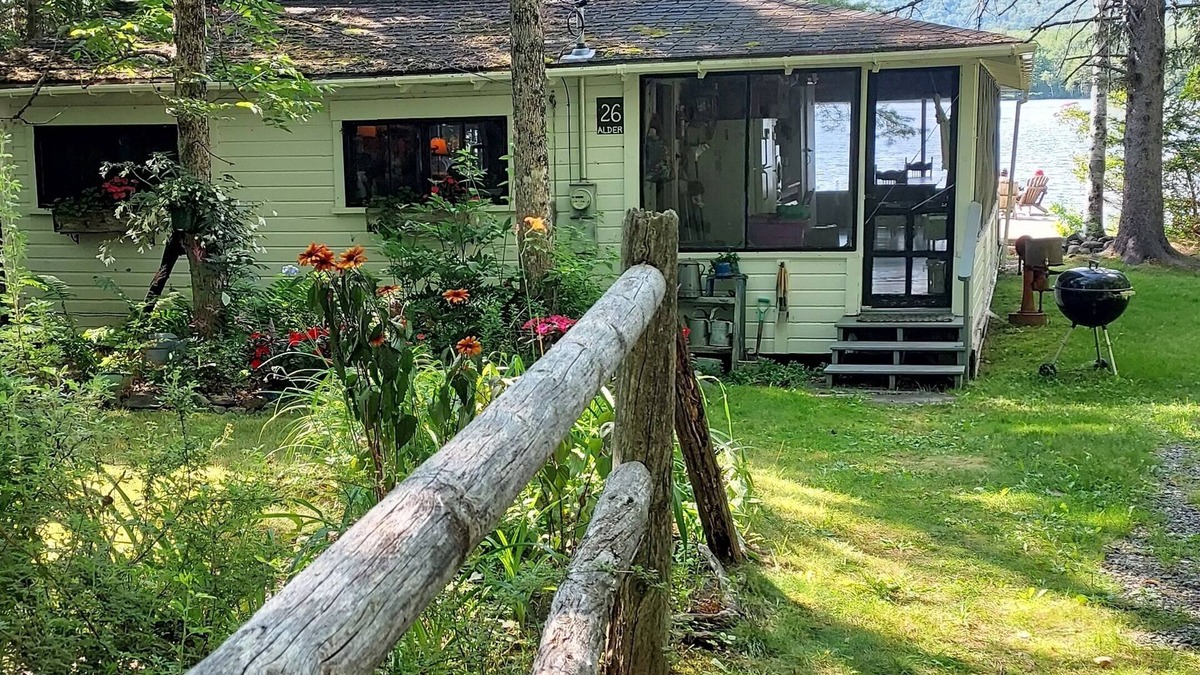 Abbot House | Whetstone Pond Cottage on the Lake
