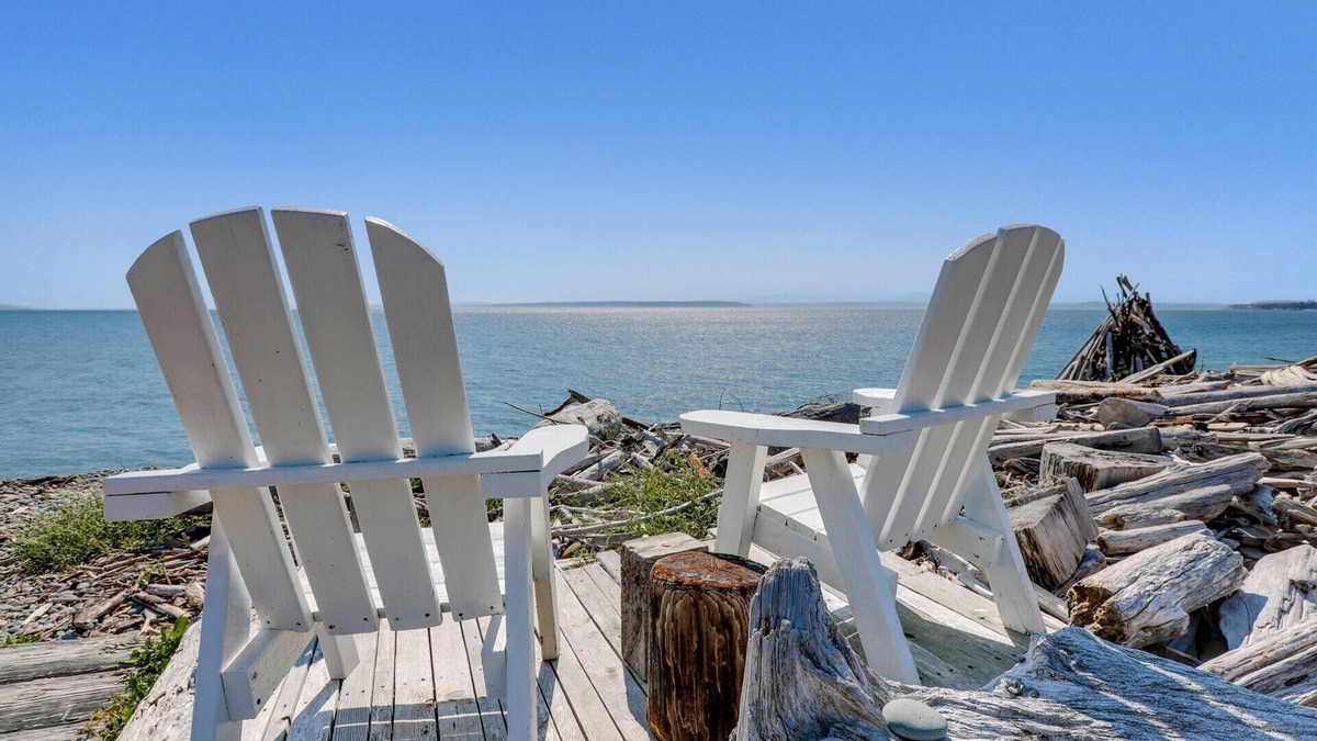 Coupeville House | Whidbey Island Beach Cottage, ON THE BEACH at Admiralty Inlet! Sunset Views!