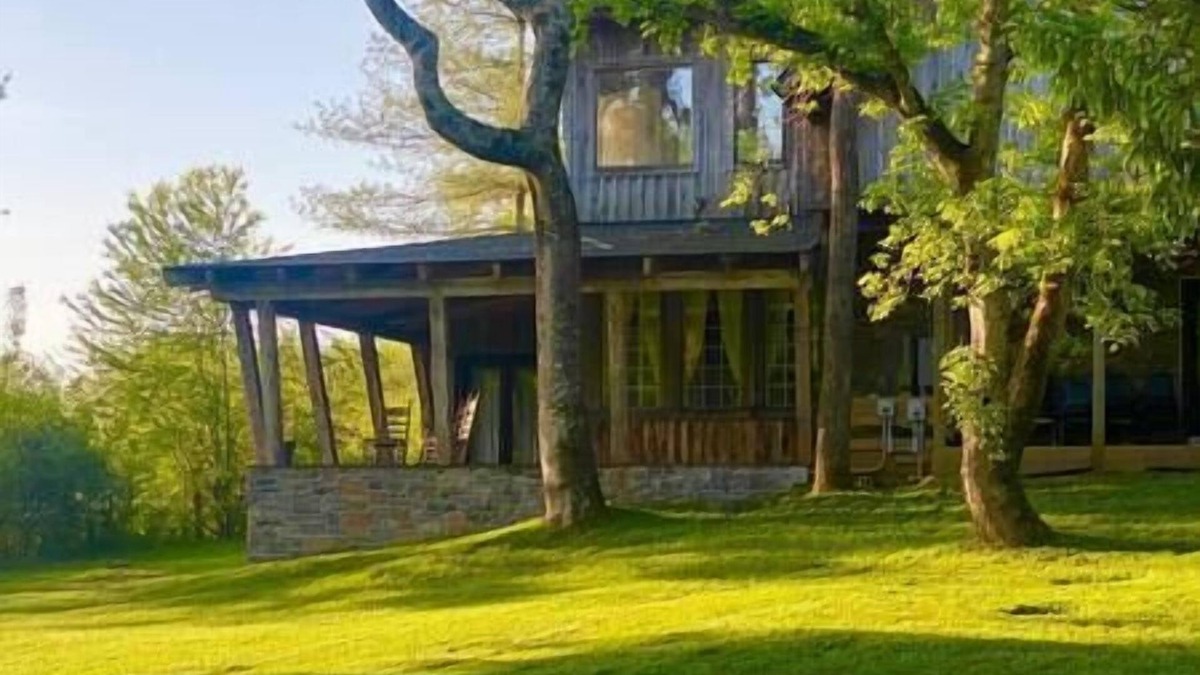 Franklin Apartment | Whimsical Gatehouse at Dark Horse Estate