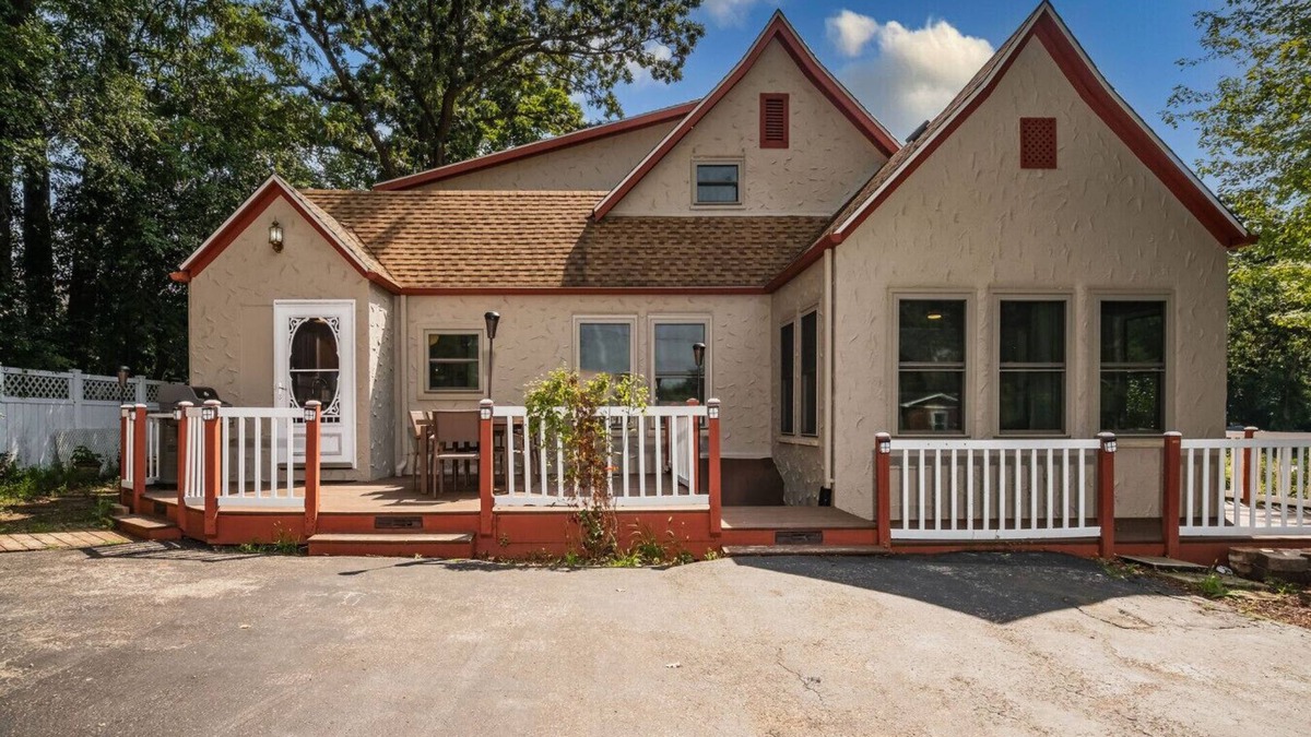 Powers Lake House | Whimsical Historic Getaway Near Golf, Skiing and Wisconsin Southern Lakes