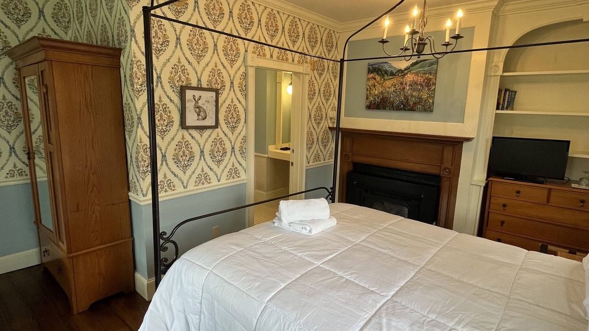 Chester Depot House | Whimsical Room & Private Bathroom in Historic Inn