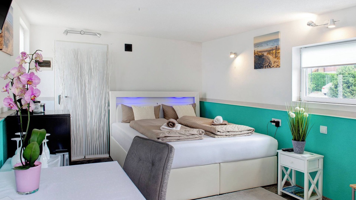 Pfullendorf Apartment | Whirpool and Sauna in Newly Renovated Apartment "Spawo" with WLAN