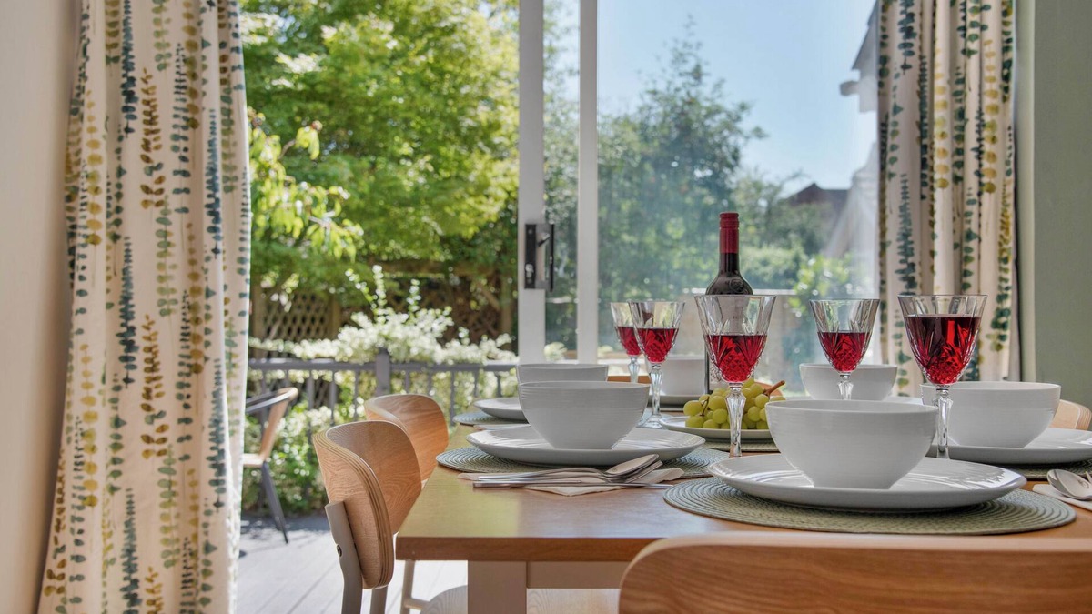 Worcester House | WhiskAwayHomes Pirie Avenue No. 2