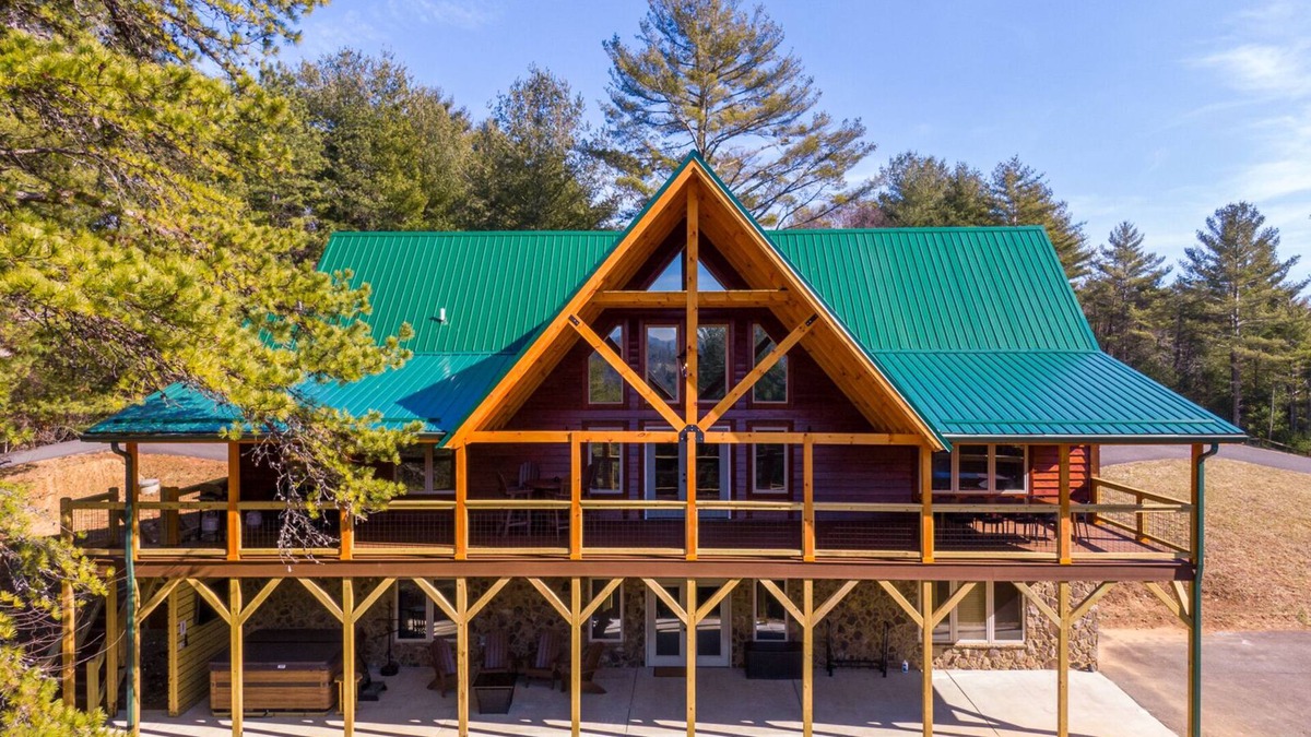 Jefferson House | Whiskey River by the New - hot tub, game room, New River access!
